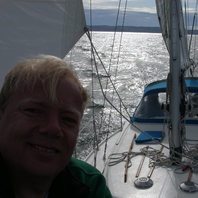 RvdP's profile picture. NLr, Principal SW & Data Engr./Sr. Security Architect. *Long!* $TSLA collector 🚀, 2xWSU Dad & maybe u played 1 of my games. ❤ Frikandellen, C₁₈H₂₇NO₃ 🌶️ & EVs
