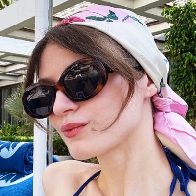 мед журналист, эксперт по красоте, активно учу японский, мечтаю жить в Токио