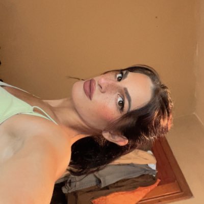 meryy2151's profile picture. 