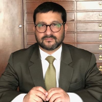 Profesor de Derecho Público y Filosofía. Escuela de Derecho. Universidad de Valparaíso.