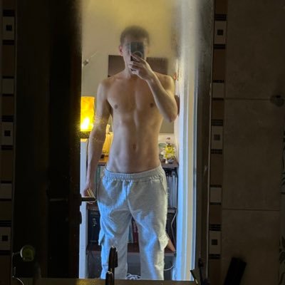 Enzovittori_'s profile picture. Calenton, morboso amante del sexo 🔥🫦 || 25 @enzoemi_hot