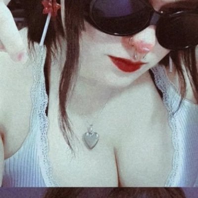 Volví bebés, espero no me bajen la cuenta de nuevo // Mujer bi 💋❤️ CDMX // 20 años // soltera 🧸 en búsqueda de tríos MHM 🥰