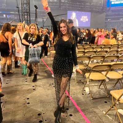 alls fair in love and poetry #TSTTPD ATL N2 | Miami N3 🩵 Debut #1 fan | 29 Also witnessed Taylor tell a cat joke TN x 1
