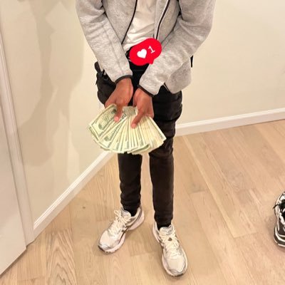 rmgben10's profile picture. I take risk to be rich🧌