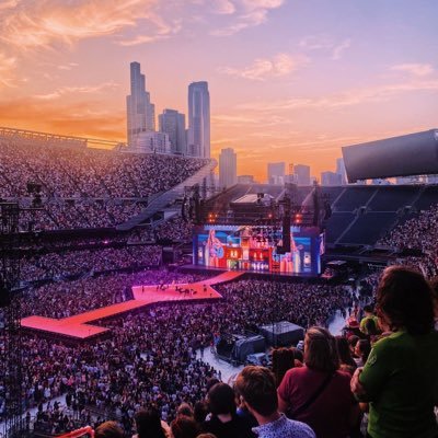 avaack20's profile picture. • swiftie • 💐 • cali • 🪩 • 💌 • it was rare, i was not there •