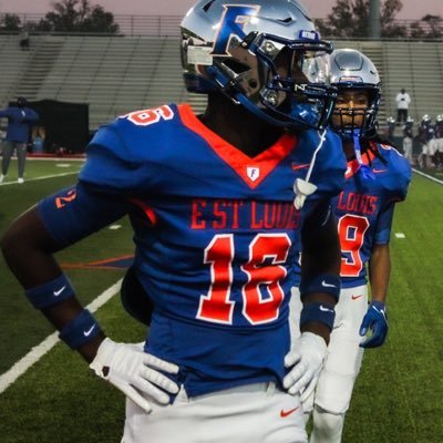 6’2 210 wr/Te, east st.louis high school. Gmail- jamrion4g@gmail.com 224-391-4991.