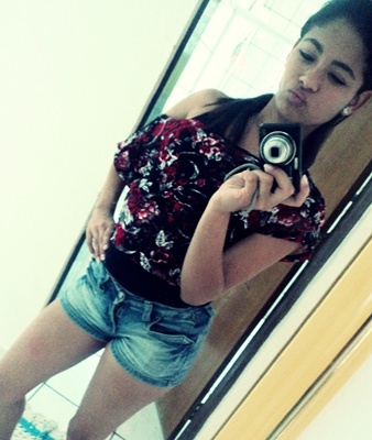 Não ligo que me olhem da cabeça aos pés, porque nunca farão minha cabeça e nunca chegarão aos meus pés (y)