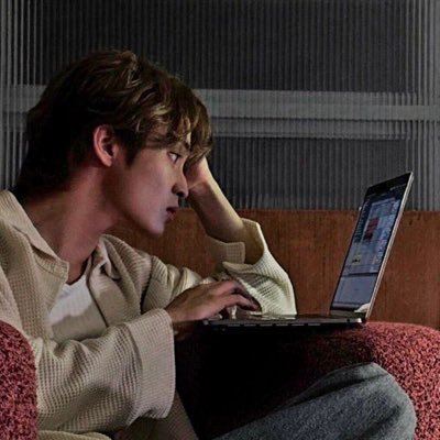 ICXRXBUX's profile picture. บูกัตติ (n.) พี่ไม่ว่าง #𝐈𝐂𝐗𝐑𝐓𝐗𝐑