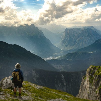 nullers's profile picture. IT创业，喜欢徒步登山，素食者省能量