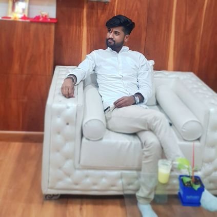 Nilraje_Aher's profile picture. लोकाच्या हितासाठी  जिवाच्या आकातांने लढणारा योद्धा कधीच सपंत नसतो