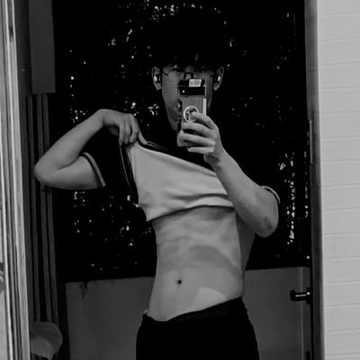 V9pr1CqY55fJtvY's profile picture. 40代/首都近郊/非喫煙/自営業/平日休み/
昼飲み好き/グルメ、ラーメン、焼き肉好き
/趣味、漫画読むこと/婚外恋愛
食事したり飲みもいいよね😋
整体師やってるからOILマッサージ前戯
得意💕受けたい方はDM下さい😌