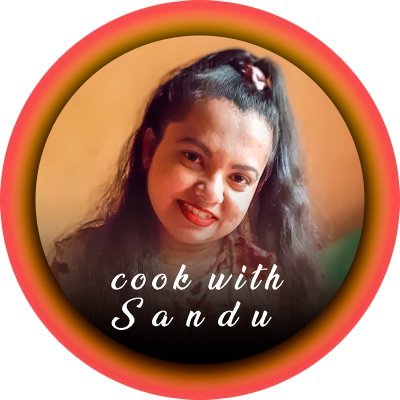 මම සඳූ. මම විවිධ ආහාර පිසිමින් ඔයාලා හැමෝමත් එක්කම බෙදාහදා ගන්නවා. ඔයාලත් ඒවා අත්හදා බලන්න.