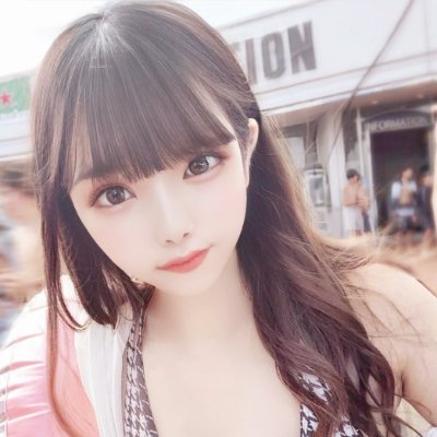 私たちは友達になり、一緒にデートや会話を楽しむことができます。一緒に買い物をして、親密なカップルの楽しさを味わう,LINEで私を追加してくださ