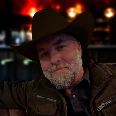 **This is my ONLY TWITTER account. ALL OTHER STEVEN WOOD MUSIC ACCOUNTS on TWITTER are scammers.** Singer, Songwriter and recording artist 🤓