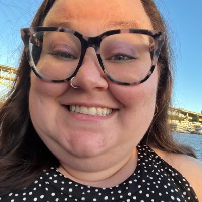 itskellygreen's profile picture. i can still make the whole place shimmer ✨