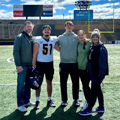 Christ follower, husband, father and principal at @TPSProud. 2 Corinthians 3:18. #TeamToledo #GoDragons 🏈