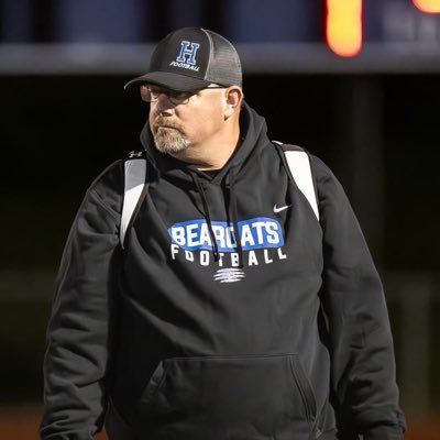 MrSchroer64's profile picture. God FIRST ✝️🙏🏼, Dad, Uncle, Hermann HS SS Teacher, 🏈 & 🏃🏼‍♂️coach #Faith #Family Alum of #CMU 🦅 #WWU 🦉#MU 🐯 #USA 🇺🇸