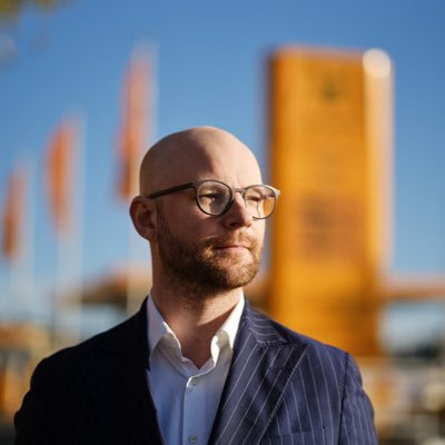 Presschef Preem. Tidigare pressansvarig Transportföretagen, pressekreterare för Liberalerna och Svensk Handel. Twittrar privat.