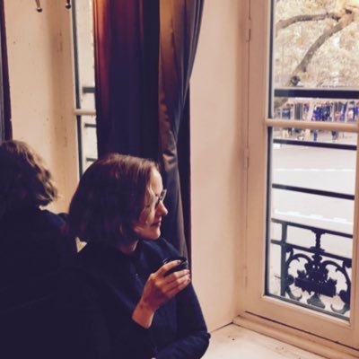 Professora de literatura yiddish a la @UB_IL3. He traduït “Figures geomètriques” de Debora Vogel per a l’Editorial Flâneur.
