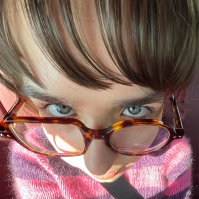 viv_lundskow's profile picture. she/they
