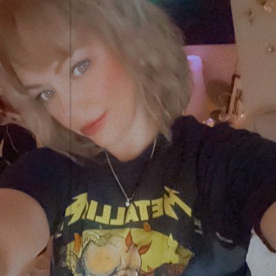 AshMishm's profile picture. 