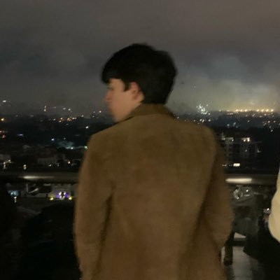 robeert_deleon's profile picture. offline