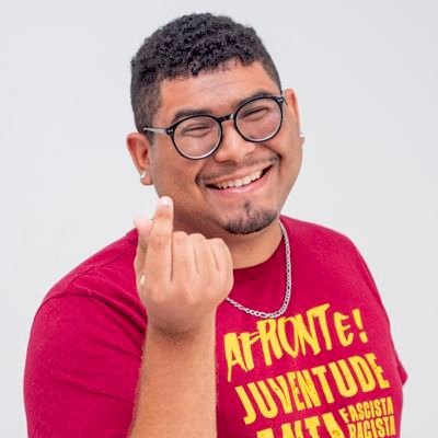 Estudante de Letras-UFC, Librianjo e Militante do @Afrontenacional