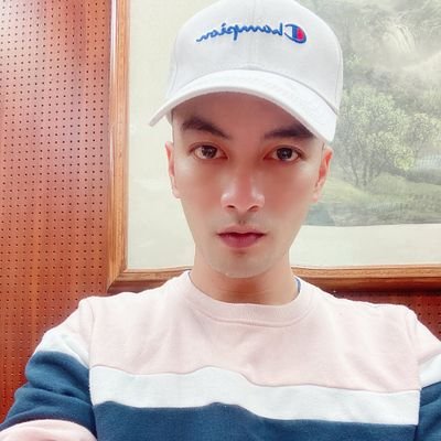 SongH32832's profile picture. 