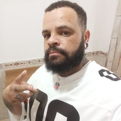 tgsantos1313's profile picture. Games 💙, Rock ❤️, Skate 💙, Comunismo 🖕🤢🤮!