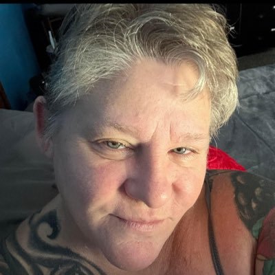Retired special needs school bus driver from upstate NY. I moved to NC 4 years ago and absolutely love it! I now resell clothing on Poshmark @classychateau!!