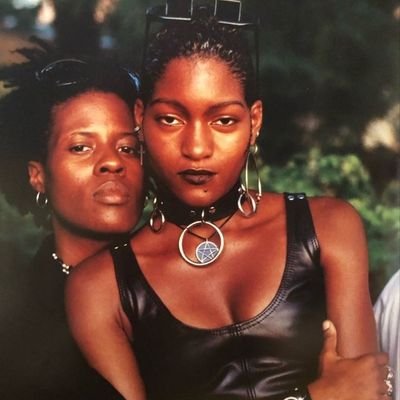 sapphosofcolor's profile picture. ♡ wlw/nblw of color archive and safe space ♡