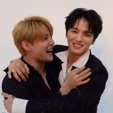 Jaejoong 김재중 💚🩷 Junsu 김준수 *Please give me credit when using my translations, don't change the content, and don’t repost my videos without asking. Fan account!