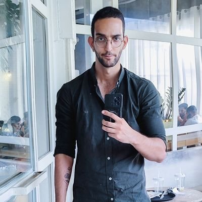 amirmg2808's profile picture. Passionate about art, finding beauty in every moment.