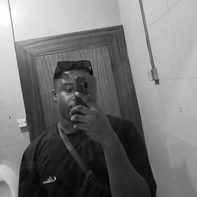 DVikitarian's profile picture. Fashion || Graphix || SOYF‼️🪐