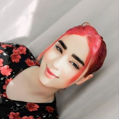 یه ذهن پر از حرفای نگفته ...!🥀
ما ذهنهایی ذوب شده از ضیافتِ زمختِ زجر، ظریف به سازِ زیستن رقصیدیم 🍂
(❤️)
