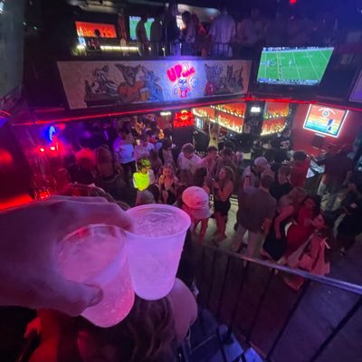 rylanthoughts's profile picture. 