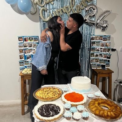 quemasmequeda_'s profile picture. una mezcla de mierda con azúcar🧡