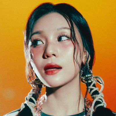 bitchassmarklee's profile picture. kim yewon supremacist