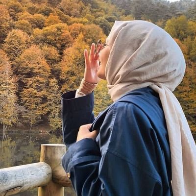 |با دید باز وارد شوید| • دانشجو📚 • عاشقآدماییکهعلاوهبرنیمهپرلیوان،نیمهخالیروهممیبینن💆🏻 • جهانروبانظممیبینم📐 • منحسینیشدهیدستامامحسنم💚