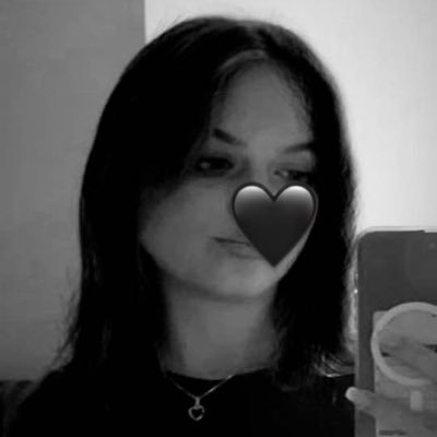 XatziElli38831's profile picture. 