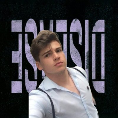 Continuo fugindo de tudo aquilo que apaga a minha originalidade!