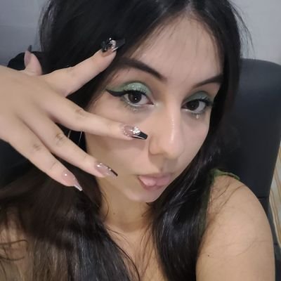 a never-needy ever-lovely jewel / a mulher viado da @scrobblefesta