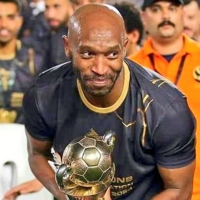 زملكاوي اوي اوي
احب الفن و اللعب و الهندسة
و طز في البطولات
الزمالك عشق لا ينتهي