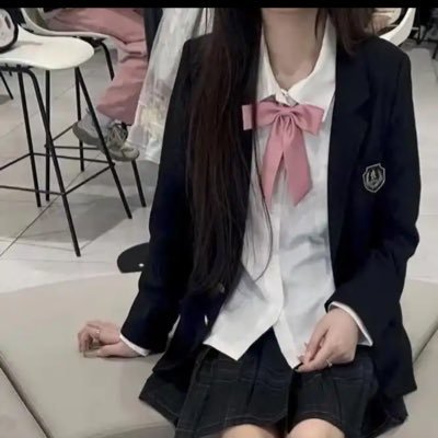 Petron44's profile picture. 新人入推，18岁的小可爱，赚点零花小钱，