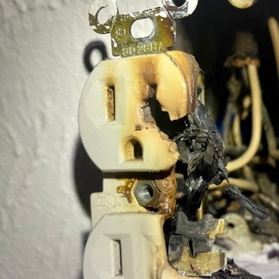 Mr_sadrobot's profile picture. 