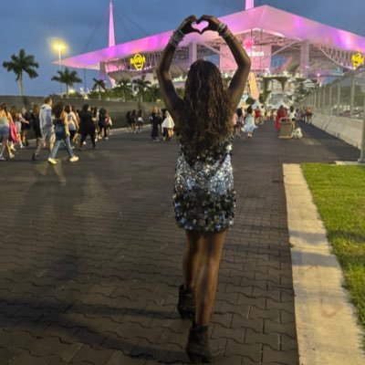 i don’t know about you, but i’m feeling 22|#1 reputation stan🖤, francophile 🇫🇷, swiftie & french pop girlie | eras: miami n1!!