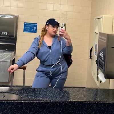 svmvn7hv's profile picture. nyc | scorpio | mma | art ⠀⠀⠀⠀ ⠀⠀⠀⠀⠀ ⠀⠀⠀⠀⠀ ⠀ [ snap chat - @ whoasamantha ]