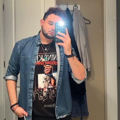 holatrenton's profile picture. Pokémon Battle Legend |Fantastic Four Fanboy | Sweet Tea Aficionado |Kraken/Bruins/Stars 🏒