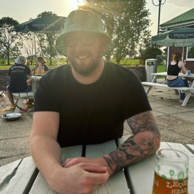 A Dad, Bearded,Swim Teacher, Gym, , Bella Rose,Poppy, Wrestling fan, Sufc 🧗♂️🧗♂️💪💪💪💪⚔️⚔️🔴⚪️🧔🧔🖤💛🖤💛