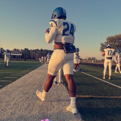 Quonterrionb24's profile picture. 2 way athlete🏀🏈 @mnwestfootball Height-6’0 215lbs RB/KR/PR Slow feet don’t eat @qbrooks234455@gmail.com basketball, power forward,